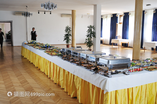 餐饮自助食品派准备人 高效服务的关键角色